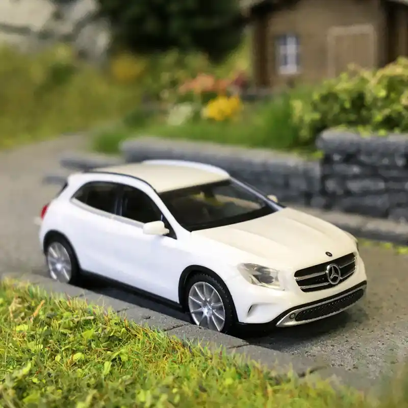 Dernier Modèle Mercedes Benz, GLA, blanc - HERPA 028318-002 - HO 1/87
