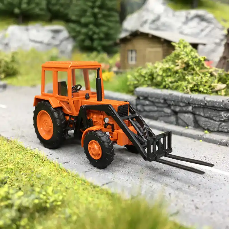 Belarus MTS82, chargeur frontal et fourches - BUSCH 51308 - HO 1/87 Achat Immédiat