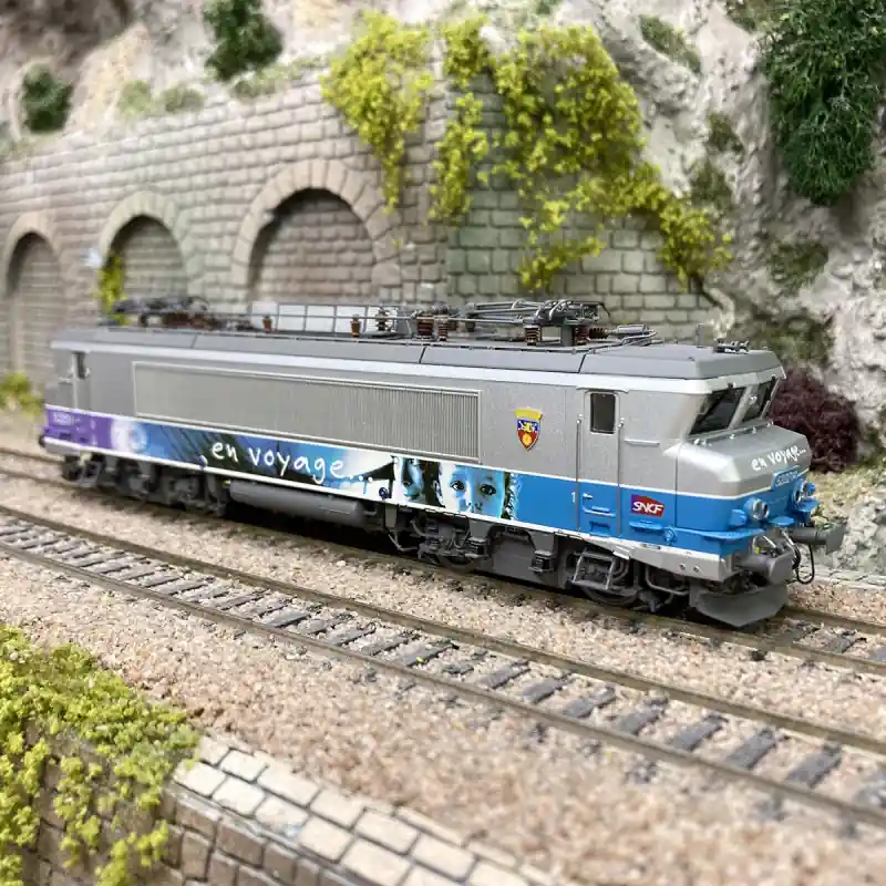 Locomotive électrique BB 22214, "En voyage", Carmillon, SNCF, Ep. VI digital AC 3R - LSMODELS 10555- HO 1/87 Retour Gratuit