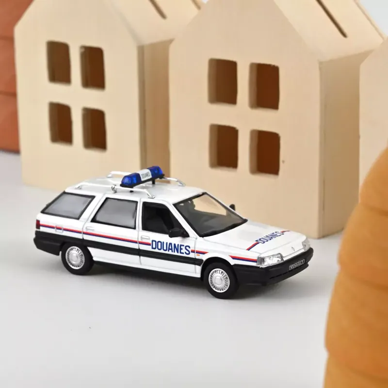 Voiture miniature collection 1/43 Renault 21 Nevada 1993 Douanes Norev 512136 Nouvelle Collection