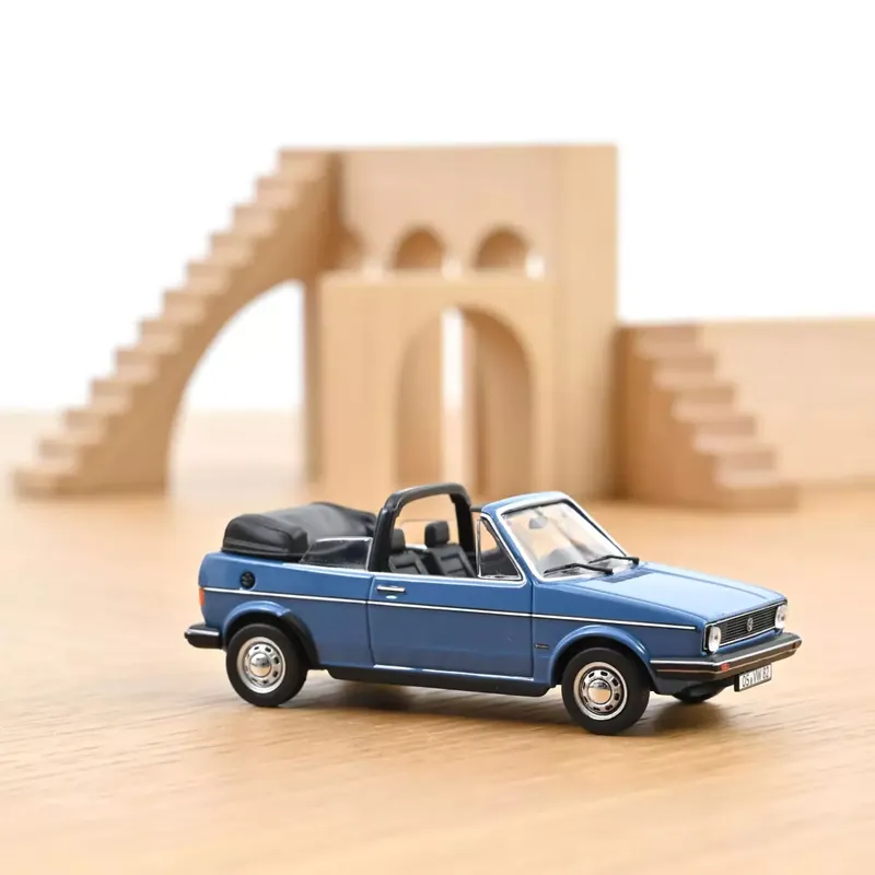 Voiture miniature collection 1/43 VW Golf Cabriolet 1981 Bleu Monaco Norev 840069 Promotion Saisonnière