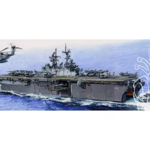 TRUMPETER maquette bateau 05615 USS Iwo Jima LHD-7 1/350 Remise