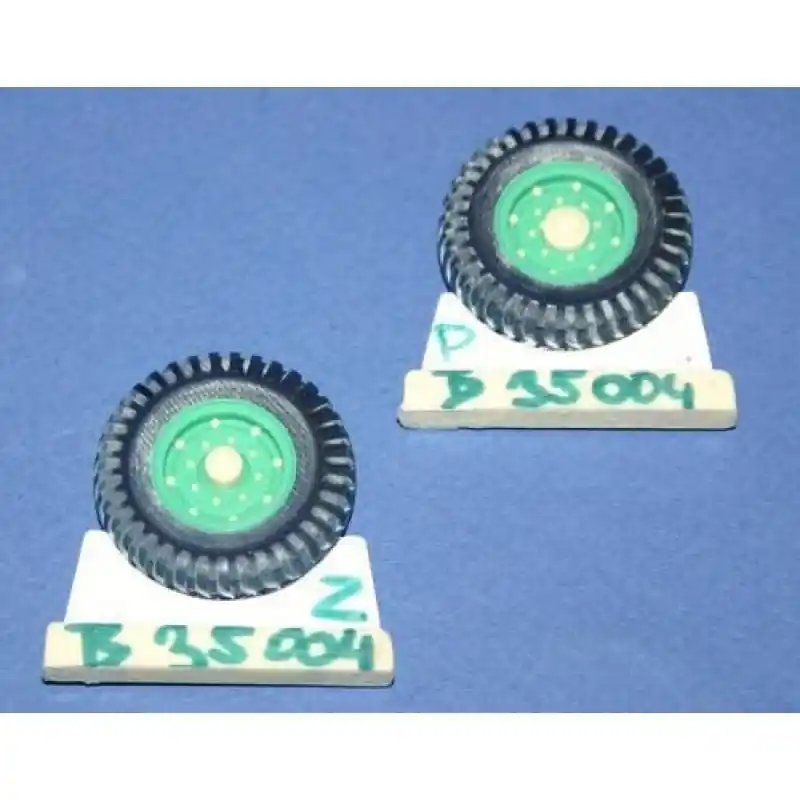 CMK 129-B35004 Q.CHEVR.4X4 WHEELS10,5X20 CROS COUNTRY(DUNLOP 1/35 Petit Prix