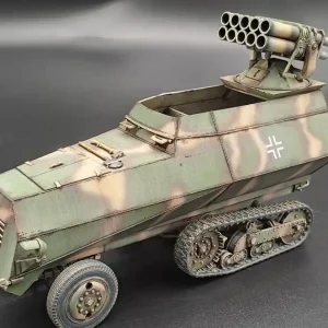 KM Model 72007 German WWII Somua Nebelwrefer 42 Top Vente