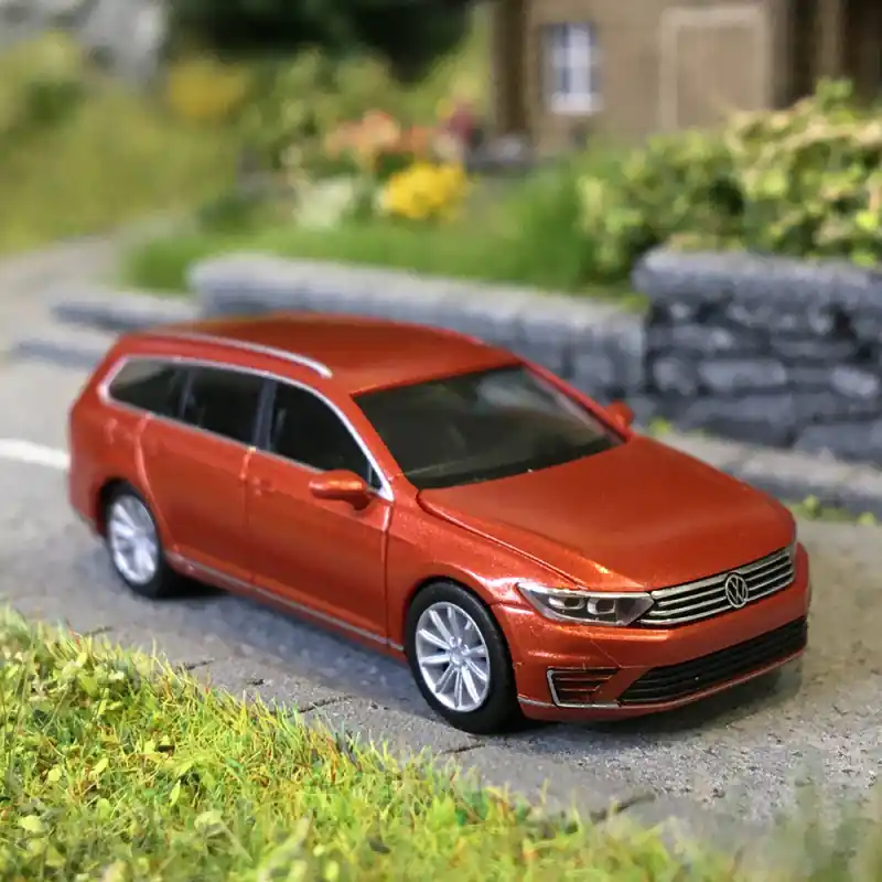 Prix Bas Volkswagen Passant, Variant GTE hybrid, orange - HERPA 038980-002 - HO 1/87